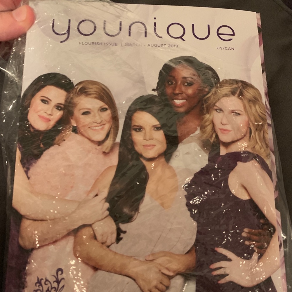 Pack of 5 Younique Catalogs